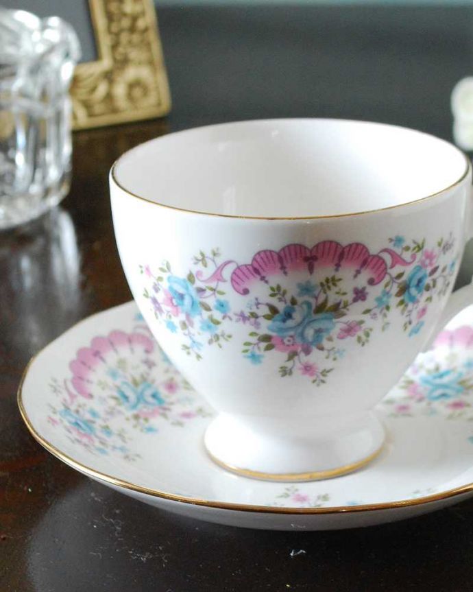 アンティークのカップ＆ソーサー