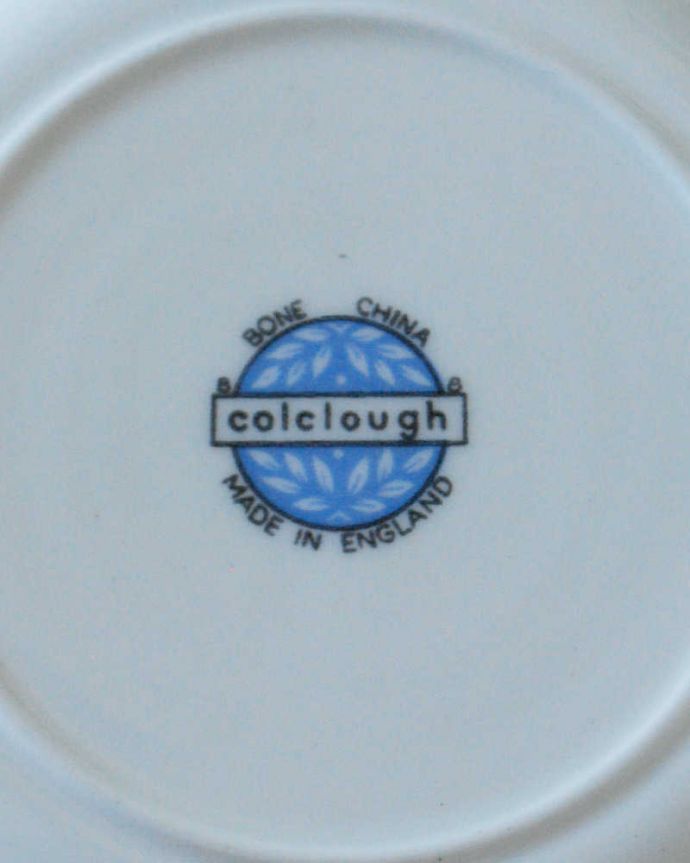 アンティーク 陶磁器の雑貨　アンティーク雑貨　お花のブーケが華やかなアンティーク雑貨、Colclough （コルクラフ）のプレート。裏側には品質の証製造メーカー保証の意味がこもった窯印、ポーセリンマークがあります。(m-3386-z)