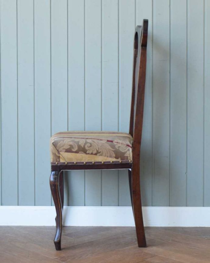 アンティークの椅子の側面