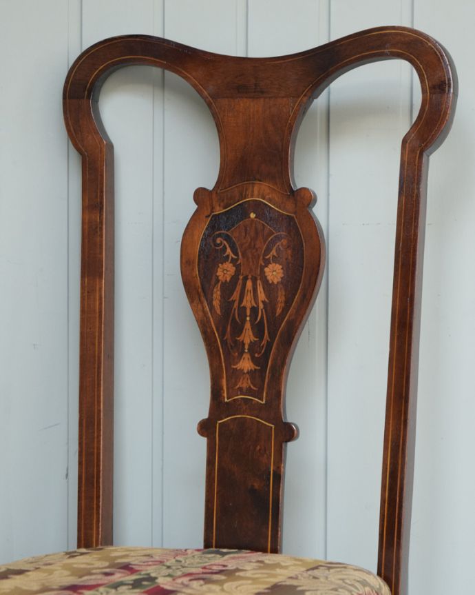 背もたれが美しいアンティークの椅子