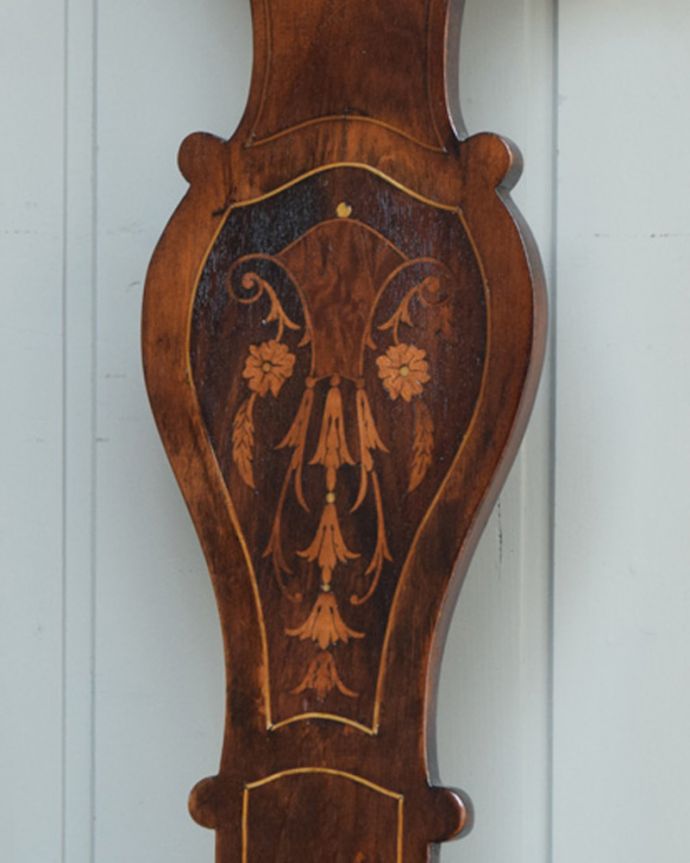 英国アンティークらしい装飾