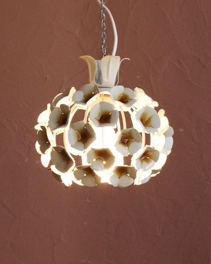 シャンデリア　照明・ライティング　小さなお花がいっぱい咲いているアンティークシャンデリア(1灯)（E26・40W電球付き）。。(m-3471-z)