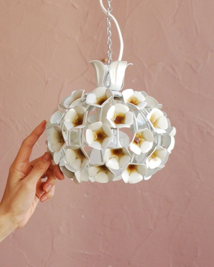 シャンデリア　照明・ライティング　小さなお花がいっぱい咲いているアンティークシャンデリア(1灯)（E26・40W電球付き）。。(m-3471-z)