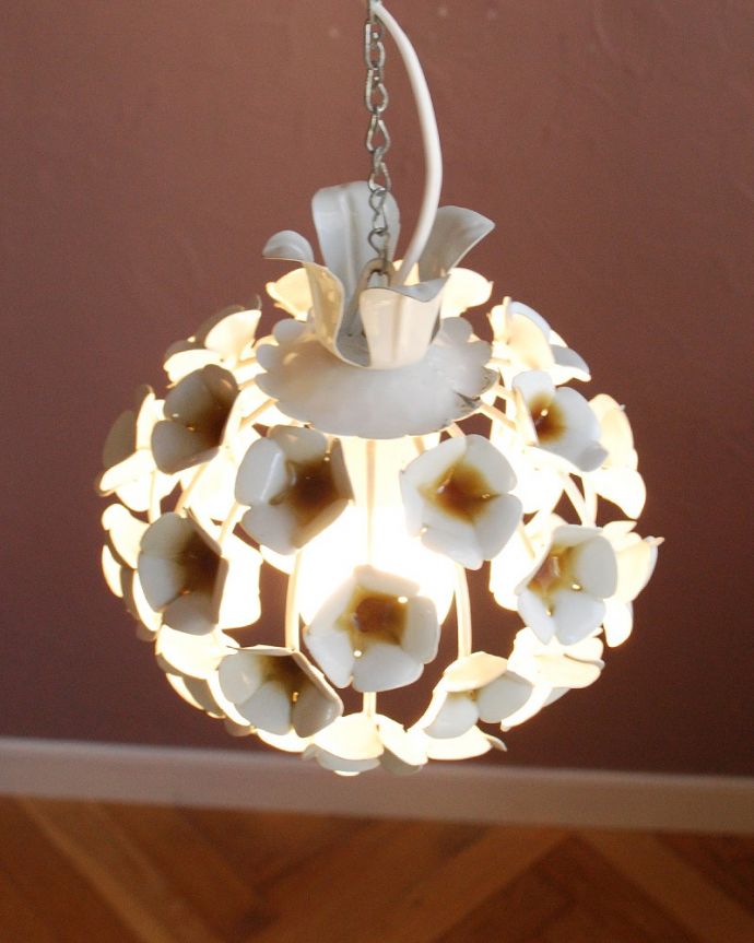 シャンデリア　照明・ライティング　小さなお花がいっぱい咲いているアンティークシャンデリア(1灯)（E26・40W電球付き）。。(m-3471-z)