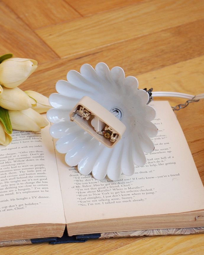 シャンデリア 照明・ライティング 小さなお花がいっぱい咲いているアンティークシャンデリア(1灯)(E26・40W電球付き)。引っ掛けタイプです自分でも取り付け出来る引っ掛けシーリング仕様で加工してあります。(m-3471-z)