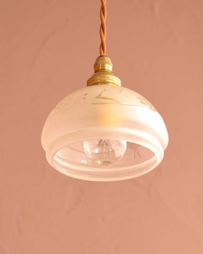 ペンダントライト　照明・ライティング　丸みのある女性らしいデザイン、アンティークシェードペンダントライト（コード・シャンデリア電球・ギャラリーA付き）。。(m-3516-z)