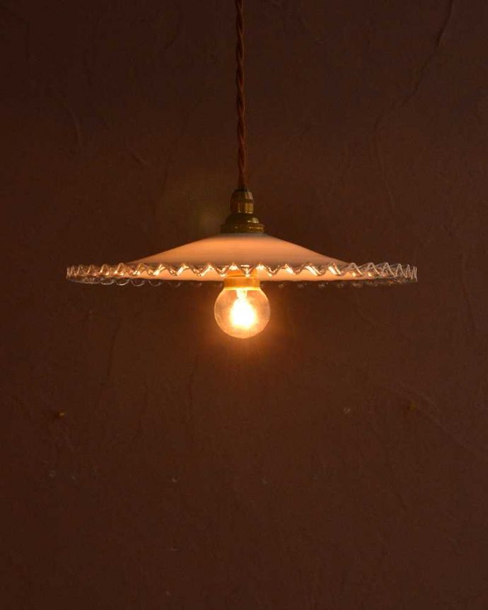 ペンダントライト　照明・ライティング　フリルシェードのアンティークペンダントライト（コード・シャンデリア球・ギャラリーなし）。。(m-3520-z)