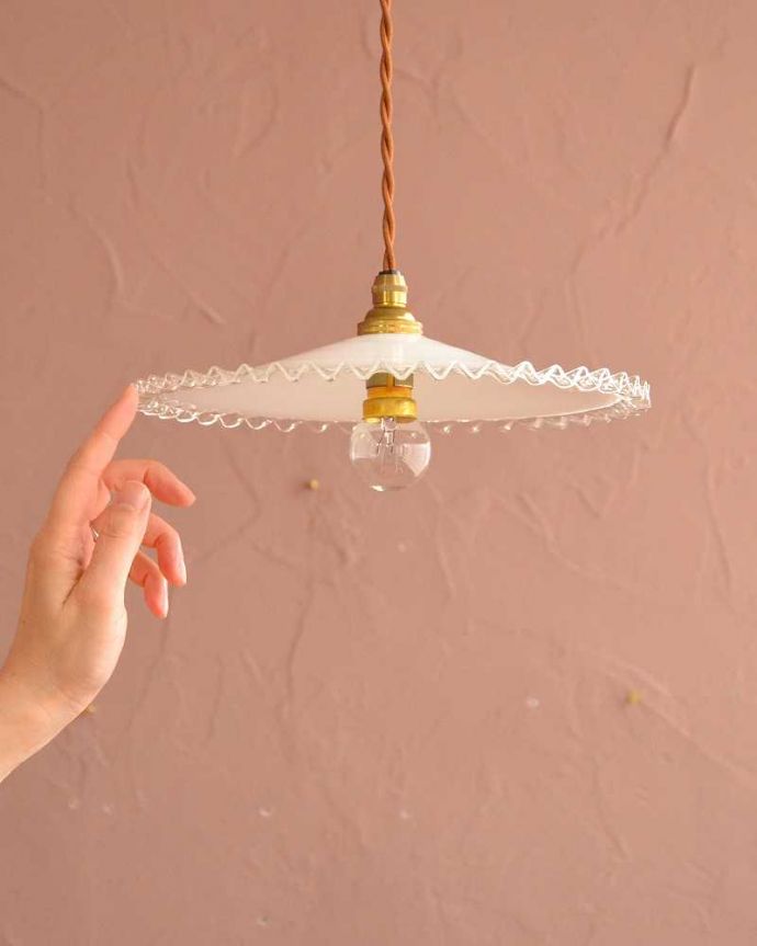 ペンダントライト　照明・ライティング　フリルシェードのアンティークペンダントライト（コード・シャンデリア球・ギャラリーなし）。。(m-3520-z)