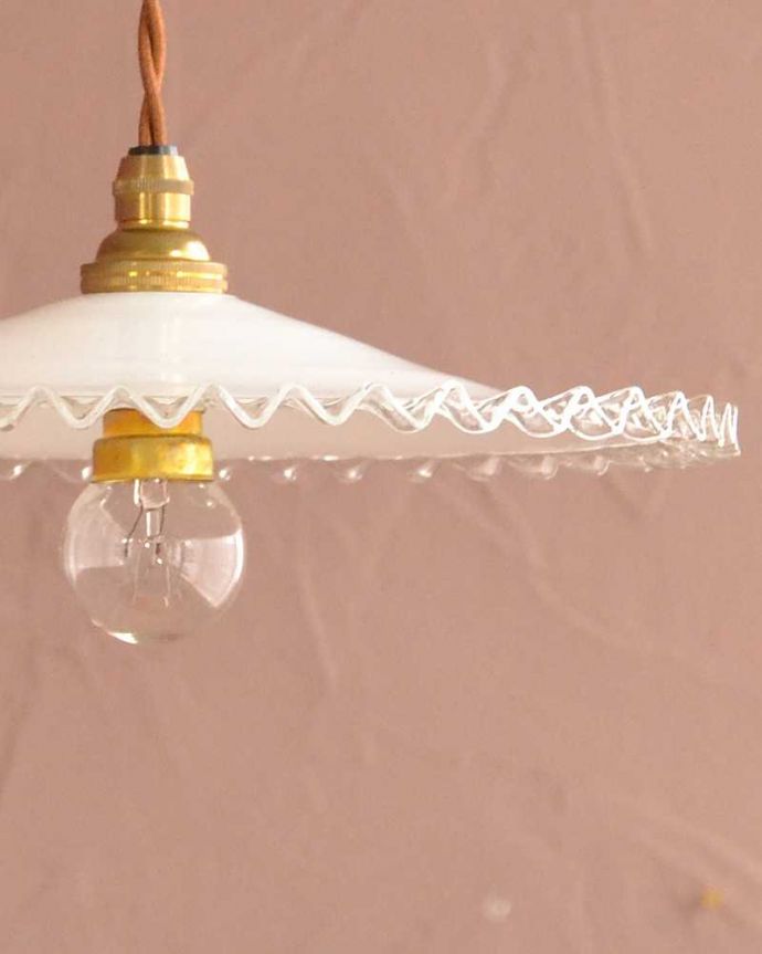 ペンダントライト　照明・ライティング　フリルシェードのアンティークペンダントライト（コード・シャンデリア球・ギャラリーなし）。。(m-3520-z)