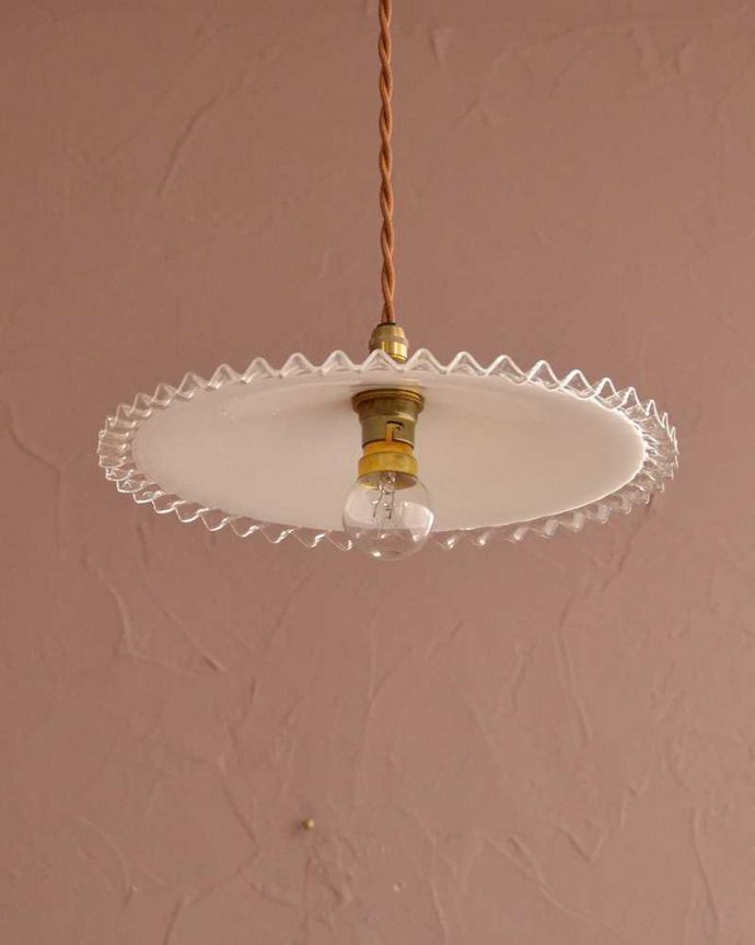 ペンダントライト　照明・ライティング　フリルシェードのアンティークペンダントライト（コード・シャンデリア球・ギャラリーなし）。。(m-3520-z)