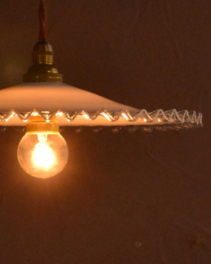 ペンダントライト　照明・ライティング　フリルシェードのアンティークペンダントライト（コード・シャンデリア球・ギャラリーなし）。。(m-3520-z)