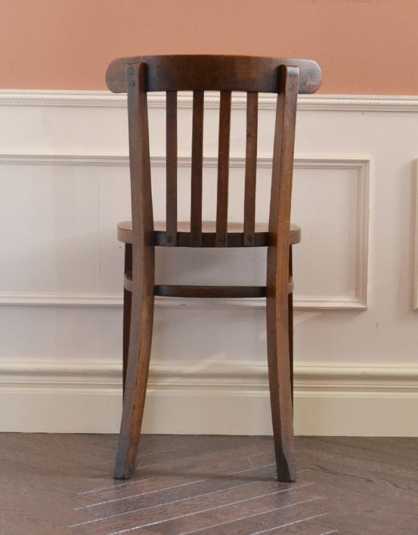 おしゃれな椅子、ベントウッドチェアの後ろ姿