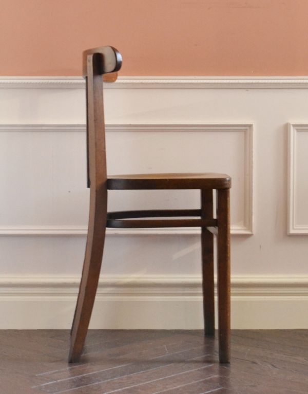 ベントウッドチェアの側面