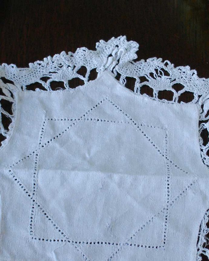 アンティーク 布製の雑貨　アンティーク雑貨　フランスから届いた美しいアンティークの雑貨、手編みのドイリー 。一枚一枚、大切に手作りされました。(m-3626-z)