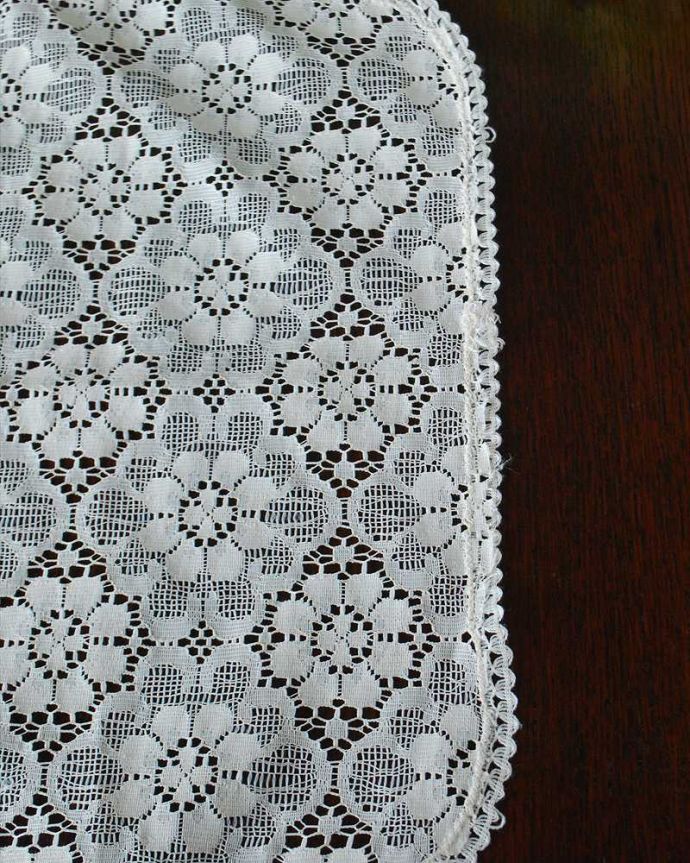 アンティーク 布製の雑貨 アンティーク雑貨 フランスの繊細で美しいお花のアンティークレースマット。一枚一枚、大切に手作りされました。(m-3627-z)
