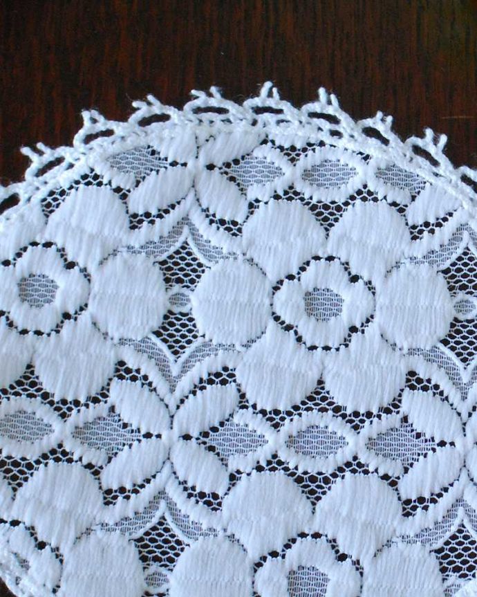 アンティーク 布製の雑貨 アンティーク雑貨 フランスで見つけたお花のアンティークドイリーレース 。一枚一枚、大切に手作りされました。(m-3638-z)