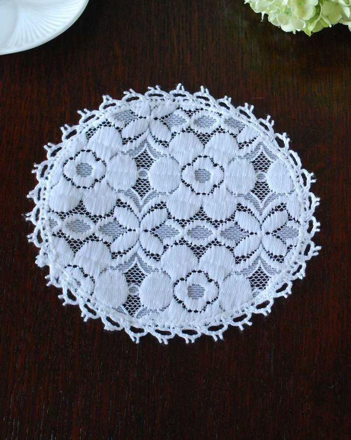 アンティーク 布製の雑貨 アンティーク雑貨 フランスで見つけたお花のアンティークドイリーレース 。上から見ると・・・こんな形のドイリーです。(m-3638-z)