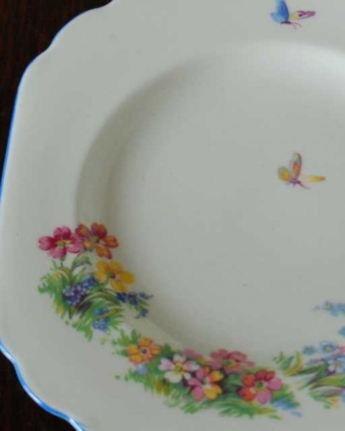 アンティーク 陶磁器の雑貨 アンティーク雑貨 イギリスのスタッフォードシャー、ロングトンのトスカン窯(プラント)のアンティークプレート。一番使いやすいサイズのパンプレート食事の時、パンを乗せるために使われるプレートは、一番使いやすく実用的な大きさ。(m-3702-z)