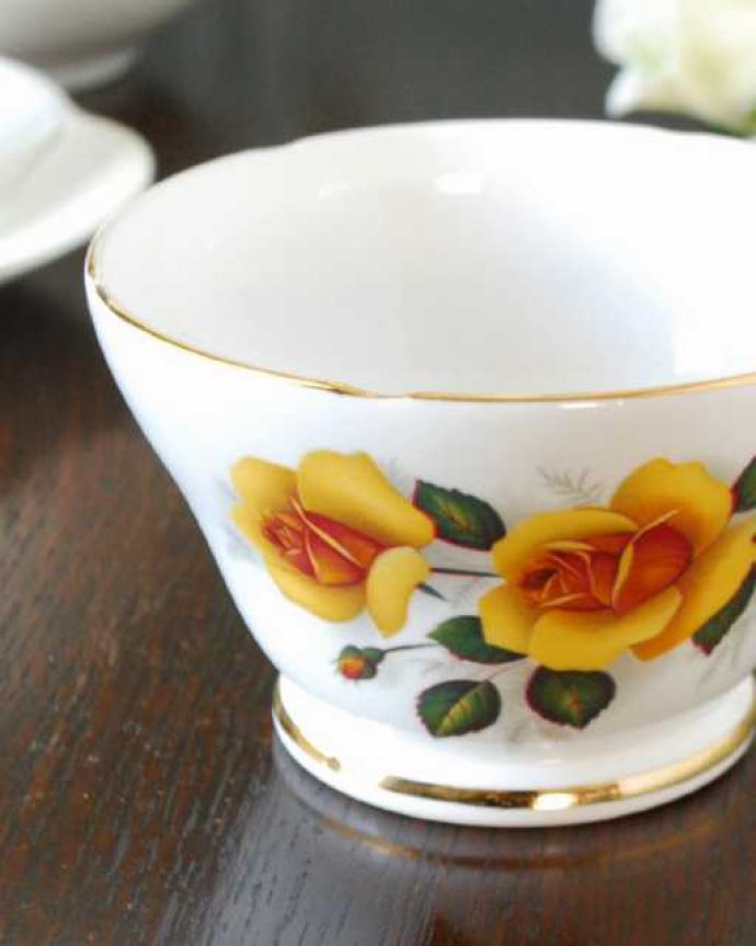 アンティーク 陶磁器の雑貨 アンティーク雑貨 スタッフォードシャー地方の英国陶磁器、サザーランドのアンティークシュガーボウル(ローズ)。お茶の時間を華やかにしてくれるアンティークティータイムを楽しむための茶道具の一つシュガーボウル。(m-3757-z)