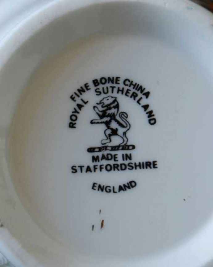 アンティーク 陶磁器の雑貨 アンティーク雑貨 スタッフォードシャー地方の英国陶磁器、サザーランドのアンティークシュガーボウル(ローズ)。カッコイイ窯印スタンディングライオンと呼ばれるカッコいいポーセリンマークです。(m-3757-z)