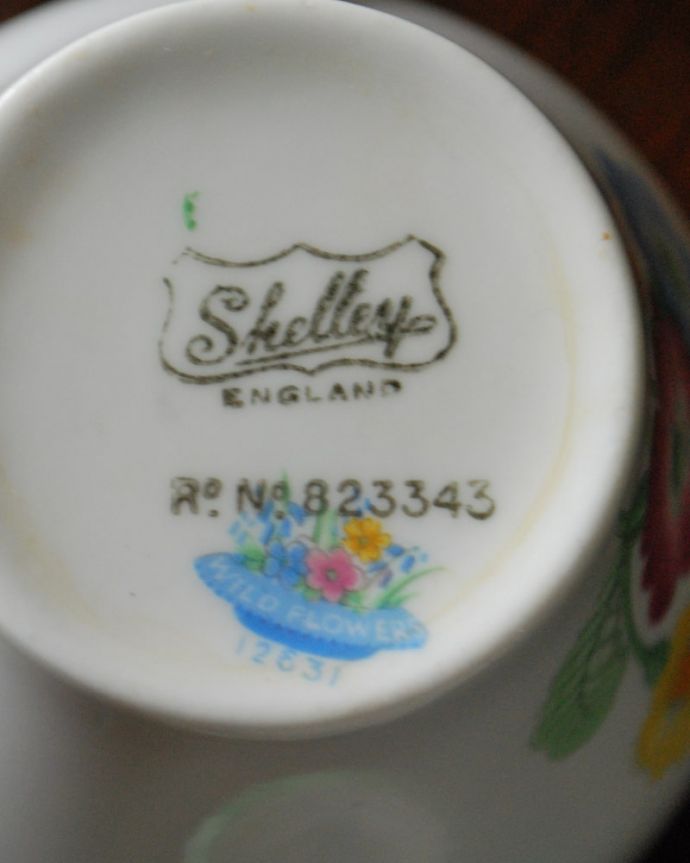 シェ―リー窯 アンティーク雑貨 シェリー窯のワイルドフラワーズ、ケンブリッジシェイプのカップ&ソーサー。裏側を見ると・・・1925~1940年に使用されていたバックスタンプです。(m-3817-z)
