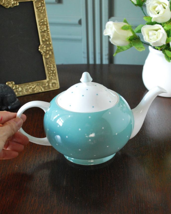 スージークーパー アンティーク雑貨 英国から届いたスージークーパーのアンティークティーポット、ブルーのレイズドスポット。自分だけの使い方で使ってみましょうたっぷり紅茶が注げるサイズ。(m-3831-z)