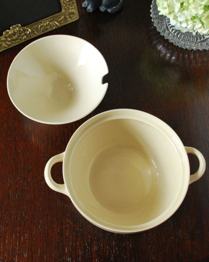 スージークーパー　アンティーク雑貨　スージークーパーの大人気作品、ロングリーフのチュリーン（小）。ふたを開ける度にワクワク置いておくだけで絵になる可愛らしさ。(m-3835-z)