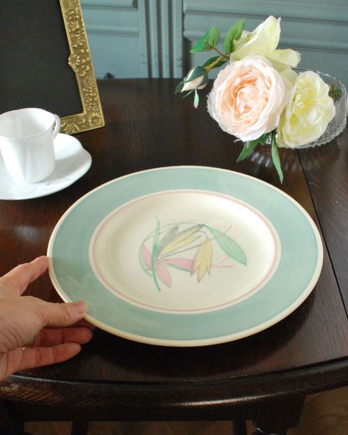 スージークーパー アンティーク雑貨 スージークーパープレートのアンティークプレート(大)、ロングリーフ。飾って使って楽しむアンティーク食卓で使うのはもちろん、スージークーパーの作品として飾っておくコレクターも多いプレートです。(m-3838-z)