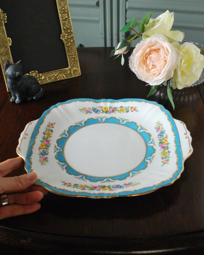 アンティーク 陶磁器の雑貨　アンティーク雑貨　英国で見つけた陶磁器、クラウンスタッフォードシャーのアンティークB＆Bプレート（大）。現在も日常使いされるB＆Bプレートディナー皿代わりにも使える大きなサイズ。(m-3850-z)