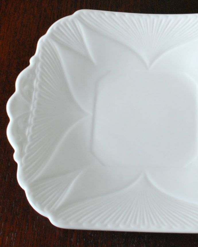 シェ―リー窯 アンティーク雑貨 英国シェリー窯のDaintyWhiteシリーズ、アンティークのサンドイッチプレート。世界中のコレクターから愛されるシェリー1896年にデザイン登録されたシェリーのDainty。(m-3869-z)