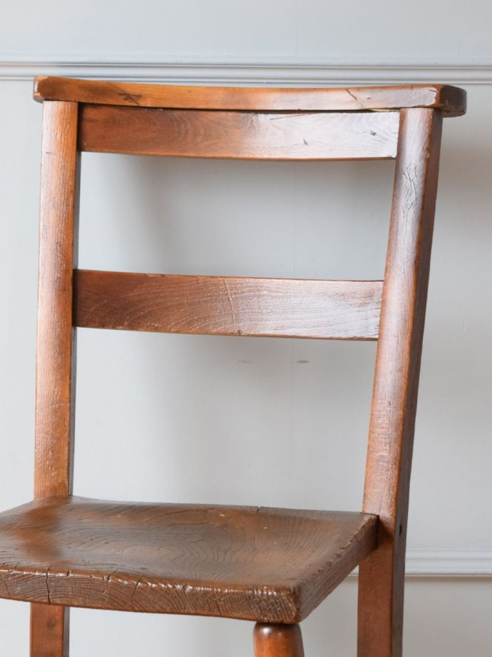 アンティークチェアの背もたれ