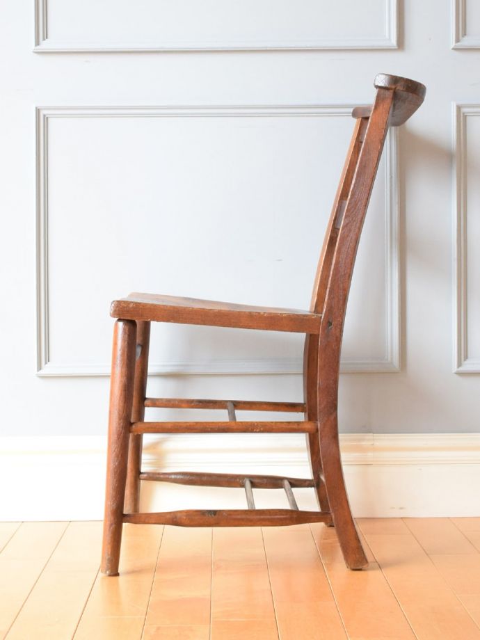 チャーチチェアの横顔