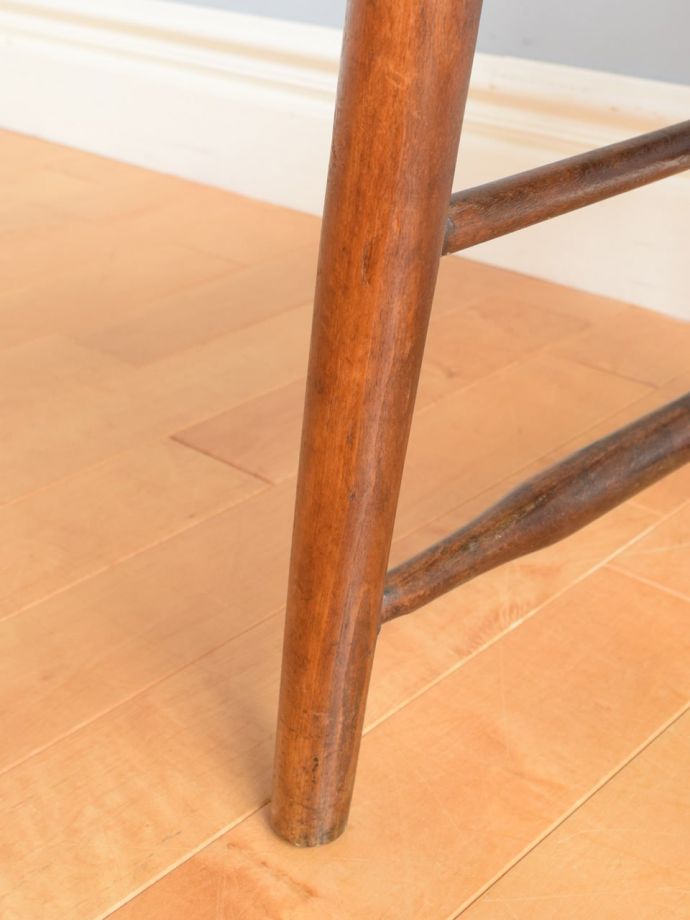 アンティークチェアの脚