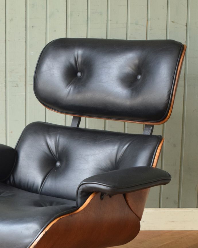 チェスターフィールド　アンティーク チェア　ヴィンテージのリプロダクト、かっこいい！イームズのラウンジチェア。高級感漂う一脚。(m-389-c)