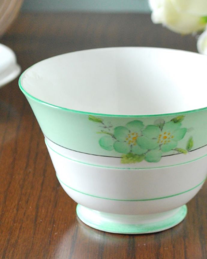 アンティーク 陶磁器の雑貨　アンティーク雑貨　英国アンティークの陶磁器、パラゴン窯のシュガーボウル。パラゴン窯の陶磁器「お手本」という意味を持つ、パラゴン窯の陶磁器。(m-3895-z)