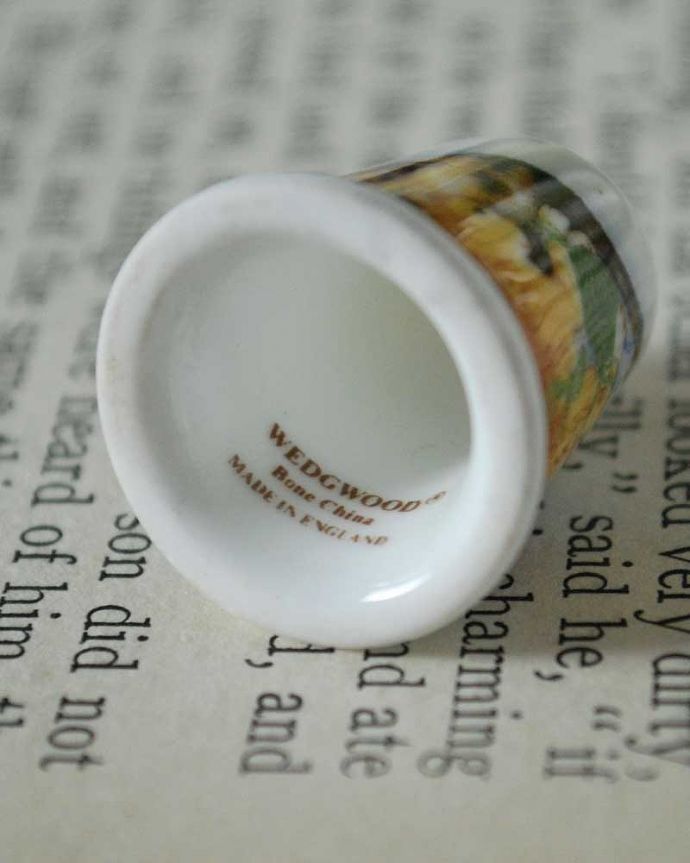アンティーク 陶磁器の雑貨 アンティーク雑貨 ウェッジウッド社(Wedgwood)の猫が可愛いアンティークシンブル キレイなものだけを買い付けていますアンティークは新品ではなので多少のキズ・汚れがある場合がありますが、キレイなもを買い付けてきました。(m-3918-z)