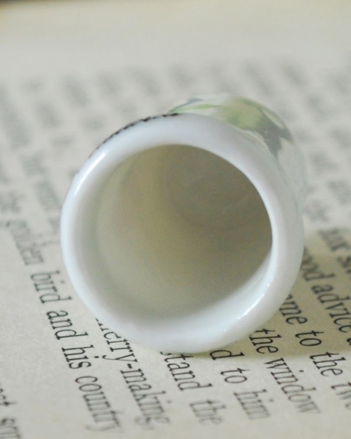 アンティーク 陶磁器の雑貨　アンティーク雑貨　イギリスで見つけたアンティークシンブルRDO DE MALLORCA(マヨルカ)。キレイなものだけを買い付けていますアンティークは新品ではなので多少のキズ・汚れがある場合がありますが、キレイなもを買い付けてきました。(m-3938-z)