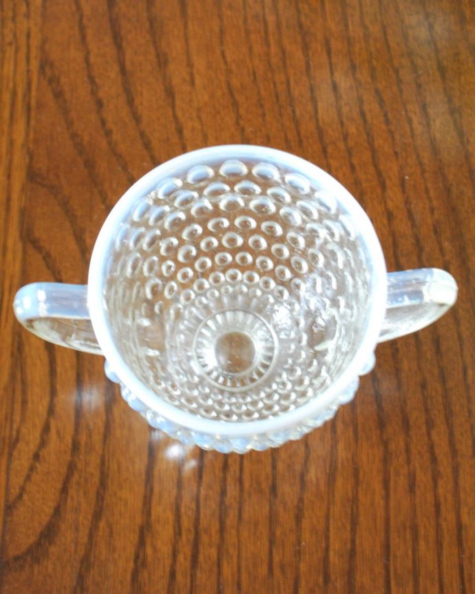 アンティーク 雑貨のガラス小物　アンティーク雑貨　アンカーホッキング社製のムーンストーンシュガーボウル、イギリスのアンティーク雑貨。上から見るとこんな感じです。(m-3988-z)