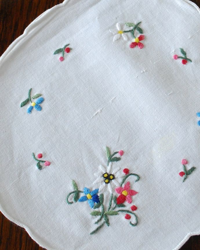 アンティーク雑貨　刺繍マット　一枚一枚、大切に手作りされました。(m-3992-z)
