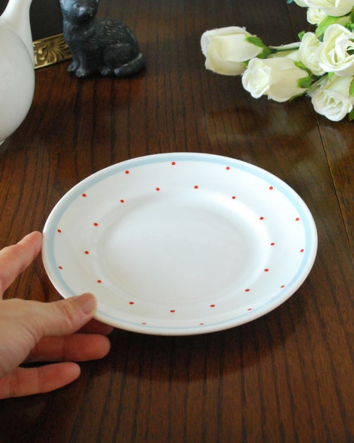 スージークーパー　アンティーク雑貨　英国から届いたスージークーパーのレイズドスポットシリーズのプレート。大きさはコレくらい一番使いやすい大きさです。(m-4004-z)