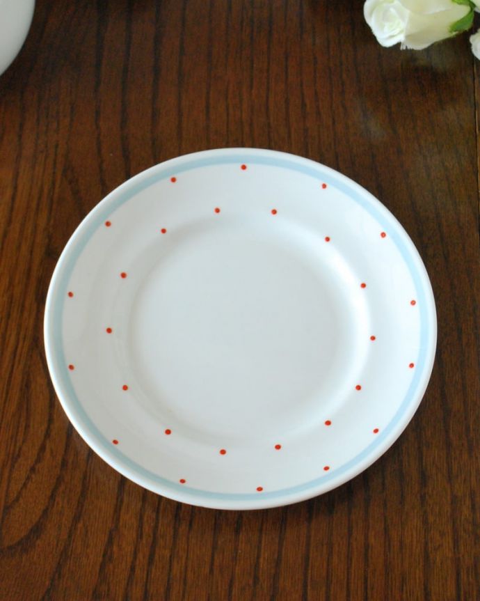 スージークーパー　アンティーク雑貨　英国から届いたスージークーパーのレイズドスポットシリーズのプレート。上から見るとこんな感じです状態のいいものだけを選んでいますが、アンティークなのでキズや欠けがある場合があります。(m-4004-z)