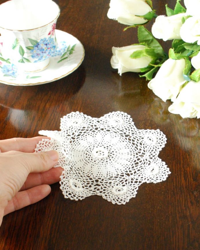 フランスのアンティーク雑貨、立体お花のかぎ針編みが可愛いドイリー(m