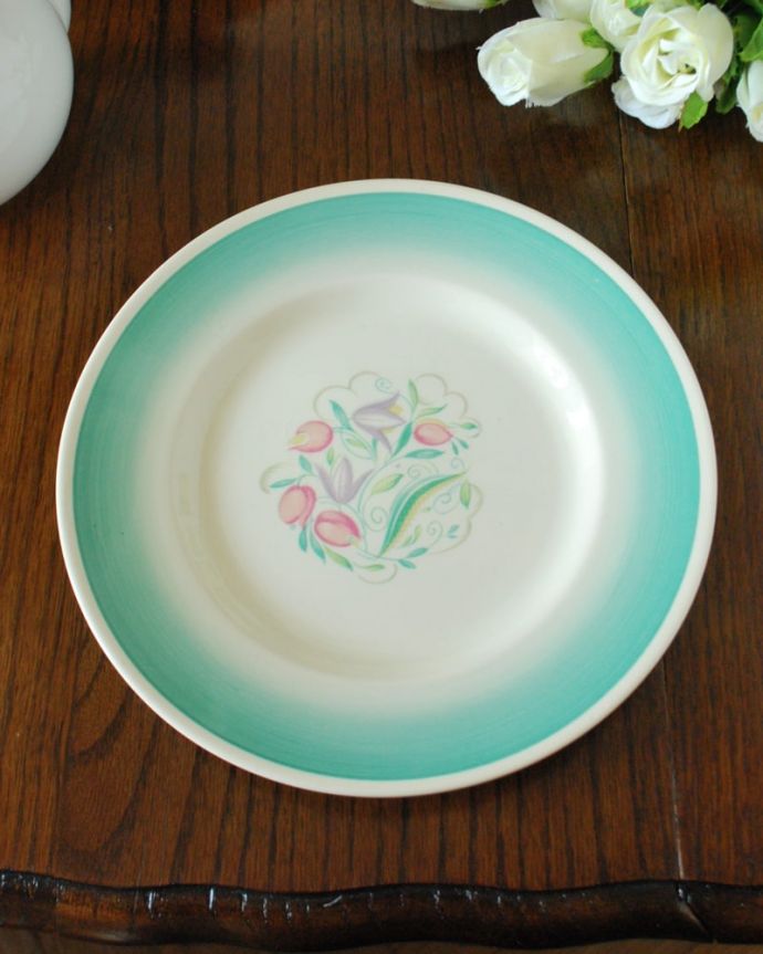 スージークーパー　アンティーク雑貨　スージークーパー「ドレスデンスプレイ」のアンティークプレート。上から見るとこんな感じです状態のいいものだけを選んできましたがアンティークなので多少のキズ・汚れがある場合があります。(m-4019-z)