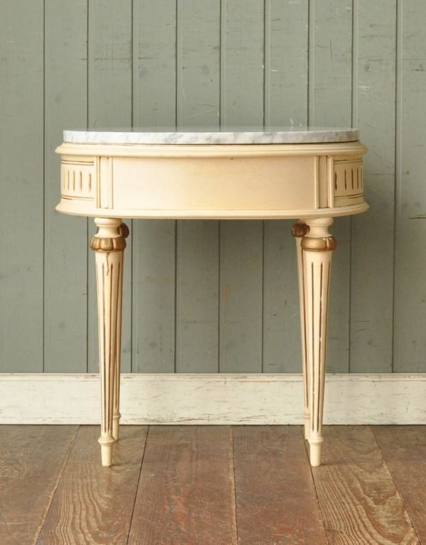 アンティークのチェスト　アンティーク家具　美しいアンティークのフレンチ家具、天板が大理石のナイトテーブル。専門の職人によってお直ししていますが、アンティークは新品ではありません。(m-402-f)