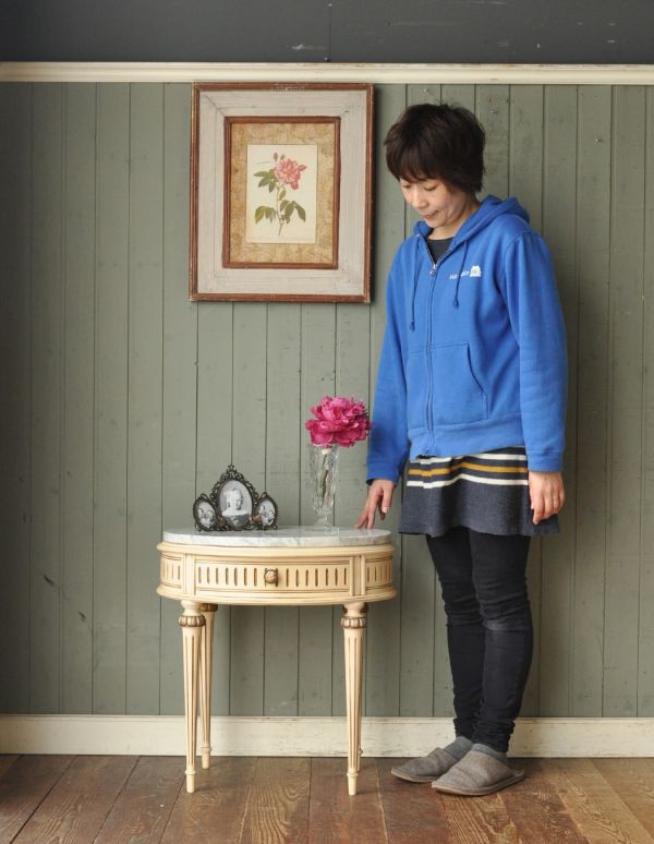 アンティークのチェスト　アンティーク家具　美しいアンティークのフレンチ家具、天板が大理石のナイトテーブル。とっても可愛いナイトテーブル。(m-402-f)