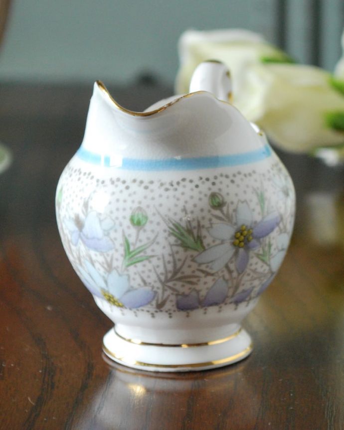 アンティーク 陶磁器の雑貨 アンティーク雑貨 イギリスのアンティーク陶磁器、トスカン窯のミルクピッチャー。お茶の時間に欠かせないミルクピッチャー紅茶を愛する英国のお茶の時間に欠かせないミルクティーのために作られた陶磁器のミルクピッチャー。(m-4027-z)