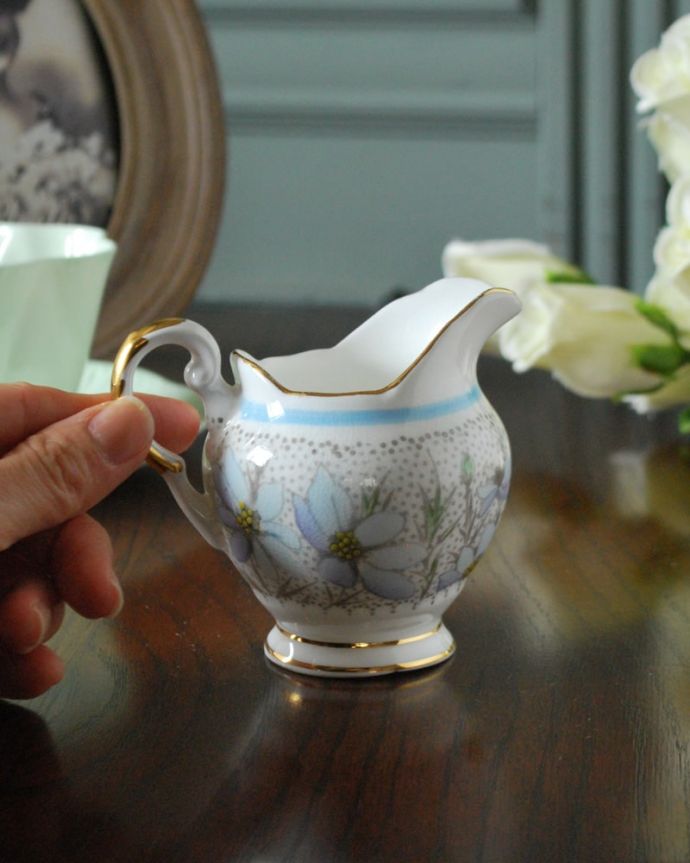 アンティーク 陶磁器の雑貨 アンティーク雑貨 イギリスのアンティーク陶磁器、トスカン窯のミルクピッチャー。自分だけの使い方で使ってみましょうたっぷりミルクが注げるように、英国のミルクピッチャーのサイズは他の国のものと比べて大きめに作られていて実用的。(m-4027-z)