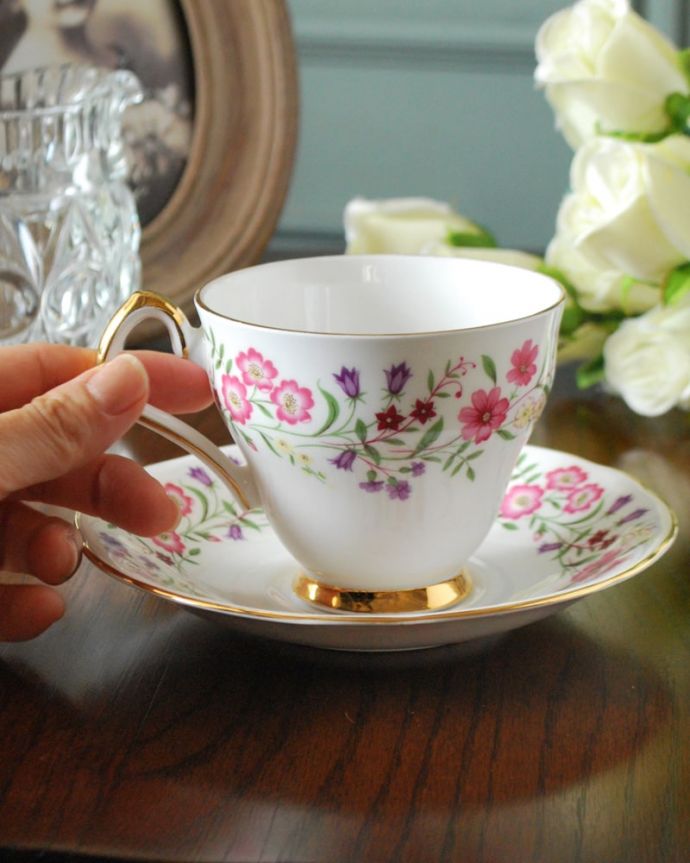 アンティーク 陶磁器の雑貨　アンティーク雑貨　英国のアンティーク陶磁器、ウィンザー（WINDSOR）のアンティークカップ＆ソーサー。お茶の時間をもっと優雅に･･･眺めているだけじゃもったいないので、実用的に使って下さい。(m-4030-z)