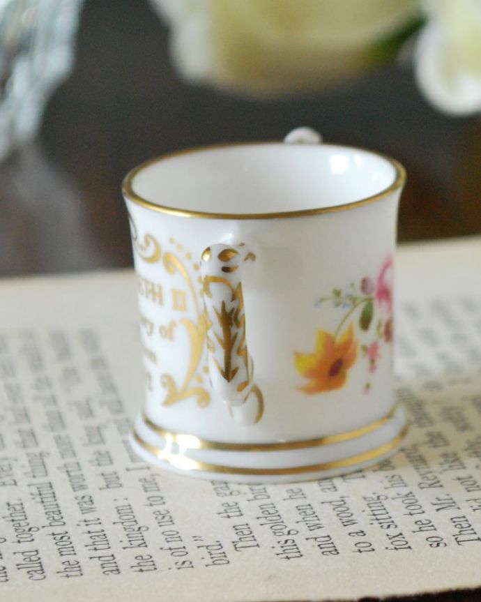 アンティーク 陶磁器の雑貨　アンティーク雑貨　置物。英国WADEの陶器フィギュリン1954年に発表された「Whimsies（気まぐれ）」シリーズは、世界中にコレクターがいる陶器の動物フィギュリンです。(m-4040-z-3)