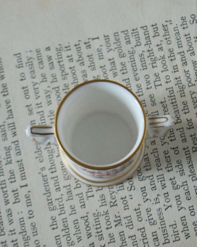 アンティーク 陶磁器の雑貨 アンティーク雑貨 置物。後姿も可愛いアンティークなので多少のキズ・汚れがある場合がありますが、使用上問題はありませんので、ご了承下さい。(m-4040-z-4)